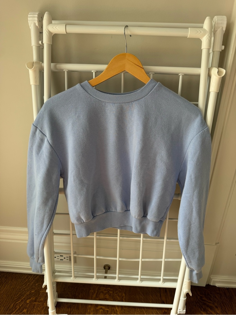 Women’s wild fable blue Cropped Crewneck Sweatshirt small